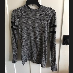 Women’s Fitted Long-Sleeve Athletic Shirt